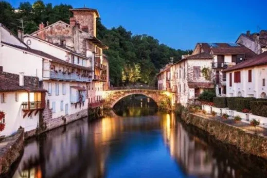 🚐 Encontro do grupo em Pamplona e chegada a Saint-Jean-Pied-de-Port